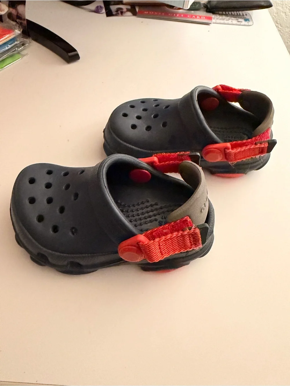 CROCS excellent slight
